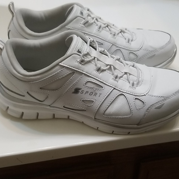 Shoes - Picture 2 of 4